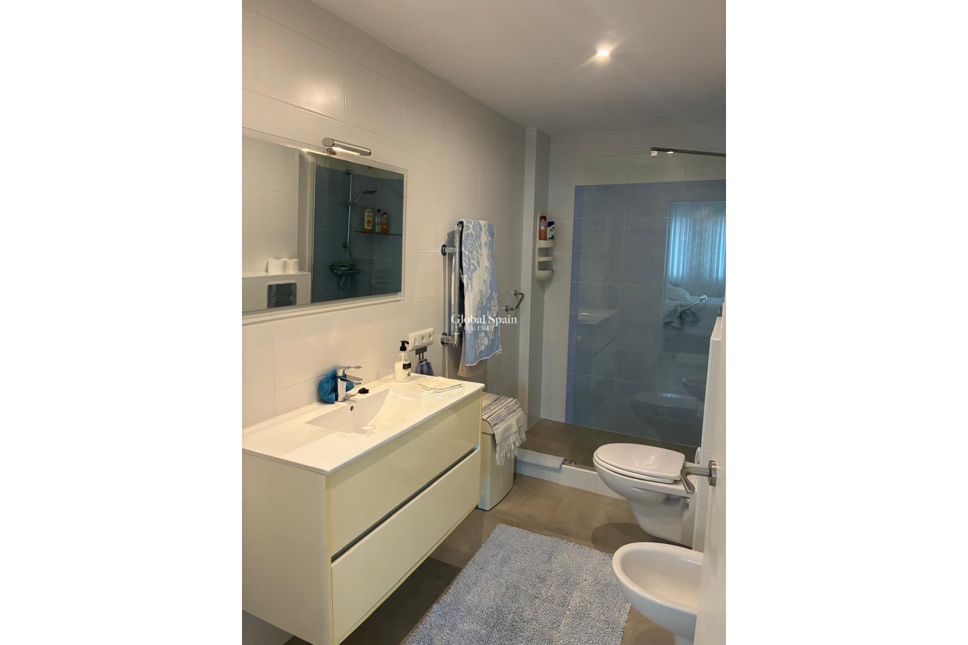 Wederverkoop - APPARTEMENT -
TORREVIEJA - El Acequión - Los Náufragos