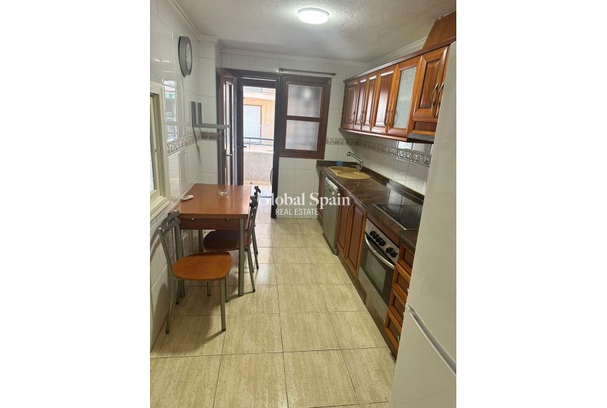 Wederverkoop - APPARTEMENT -
TORREVIEJA - El Acequión - Los Náufragos