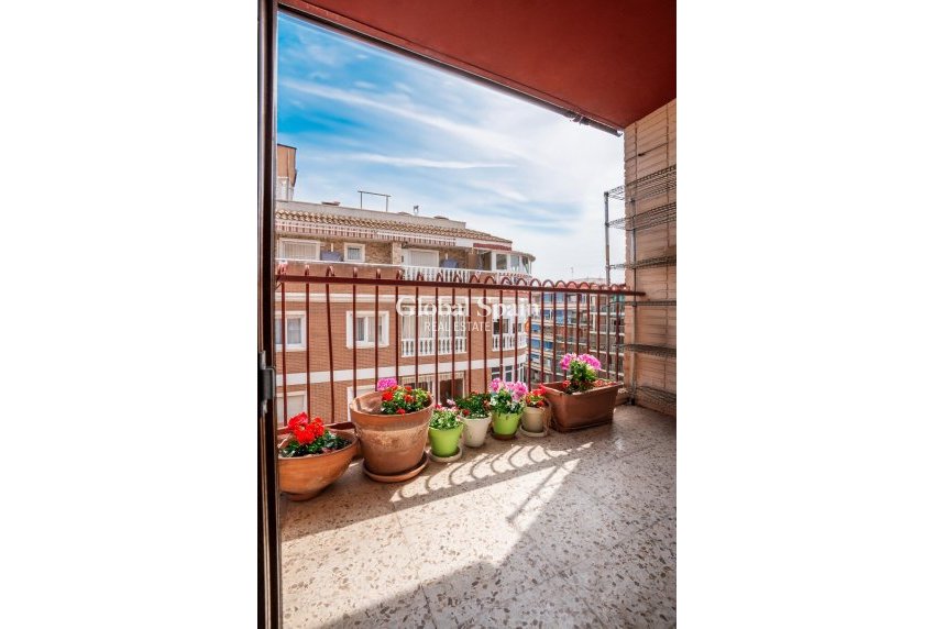 Wederverkoop - APPARTEMENT -
TORREVIEJA - El Acequión - Los Náufragos