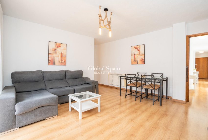 Wederverkoop - APPARTEMENT -
TORREVIEJA - El Acequión - Los Náufragos