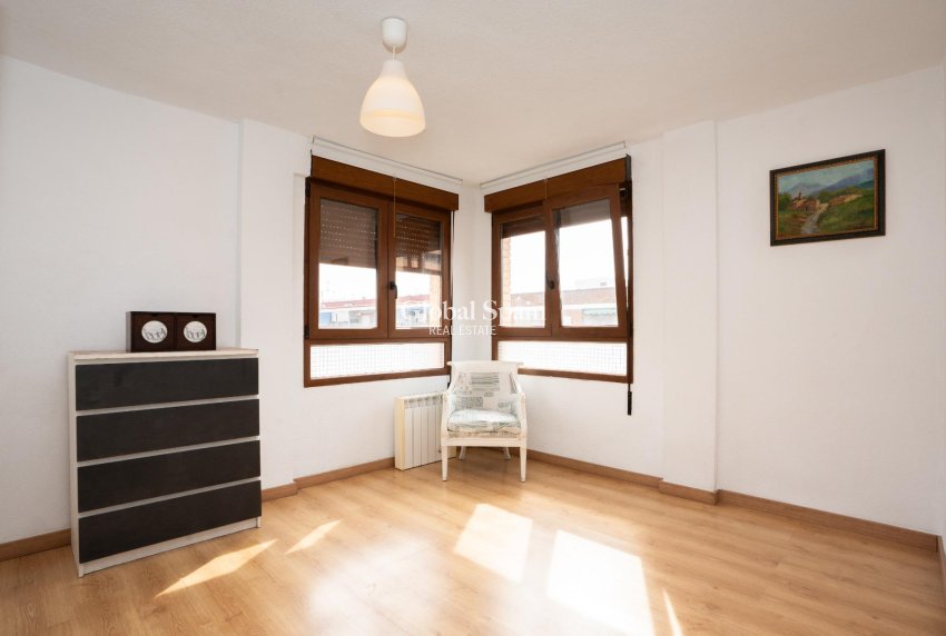 Wederverkoop - APPARTEMENT -
TORREVIEJA - El Acequión - Los Náufragos