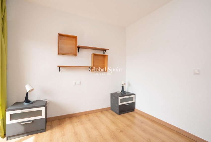 Wederverkoop - APPARTEMENT -
TORREVIEJA - El Acequión - Los Náufragos