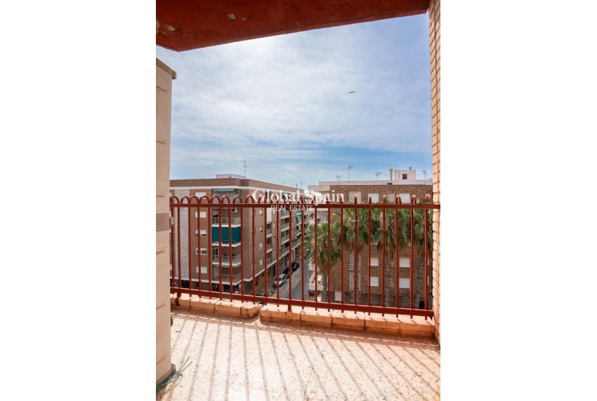 Wederverkoop - APPARTEMENT -
TORREVIEJA - El Acequión - Los Náufragos