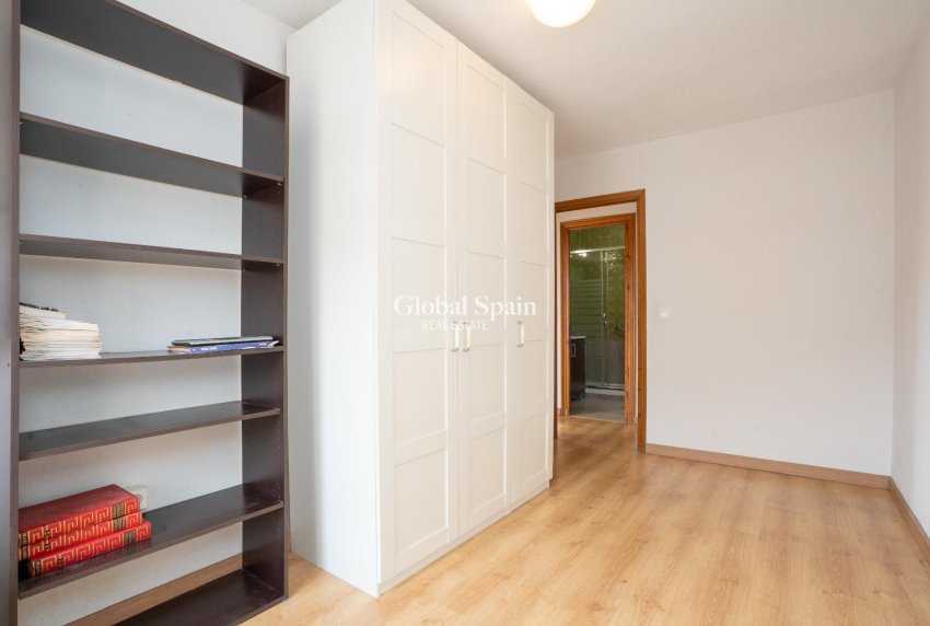 Wederverkoop - APPARTEMENT -
TORREVIEJA - El Acequión - Los Náufragos