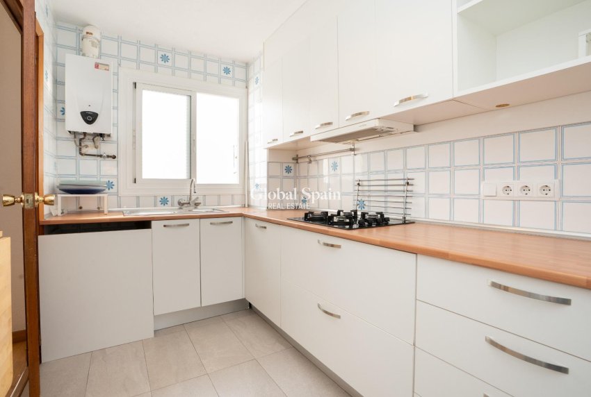 Wederverkoop - APPARTEMENT -
TORREVIEJA - El Acequión - Los Náufragos