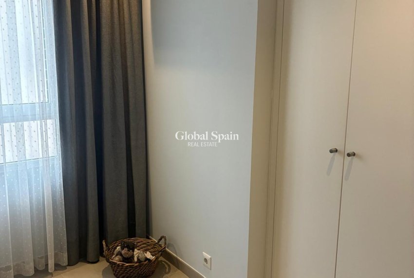 Wederverkoop - APPARTEMENT -
TORREVIEJA - El Acequión - Los Náufragos