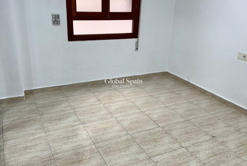 Wederverkoop - APPARTEMENT -
TORREVIEJA - El Acequión - Los Náufragos