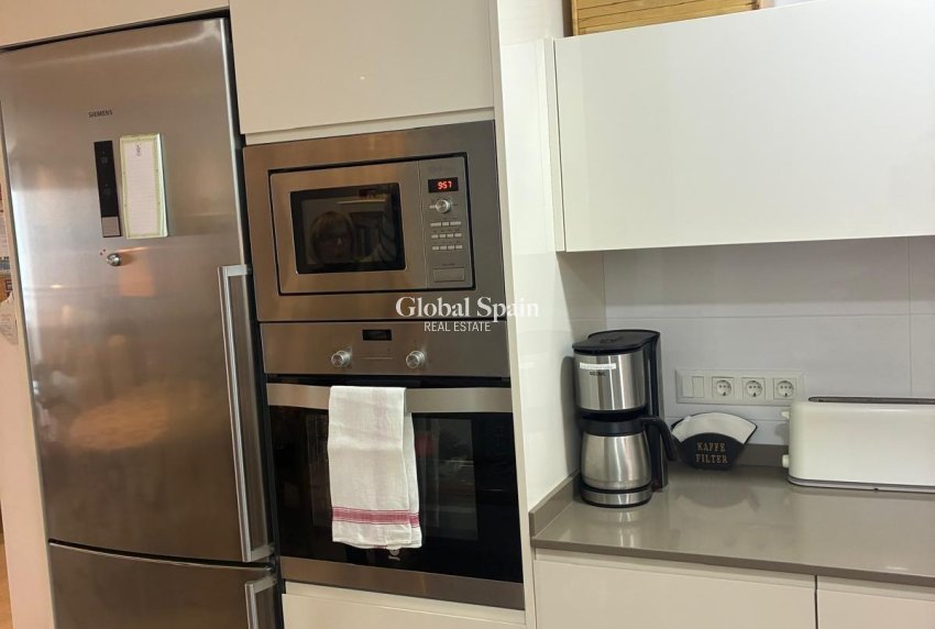 Wederverkoop - APPARTEMENT -
TORREVIEJA - El Acequión - Los Náufragos