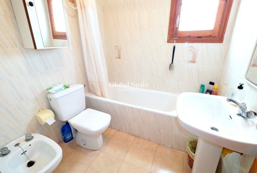 Wederverkoop - APPARTEMENT -
TORREVIEJA - El Acequión - Los Náufragos