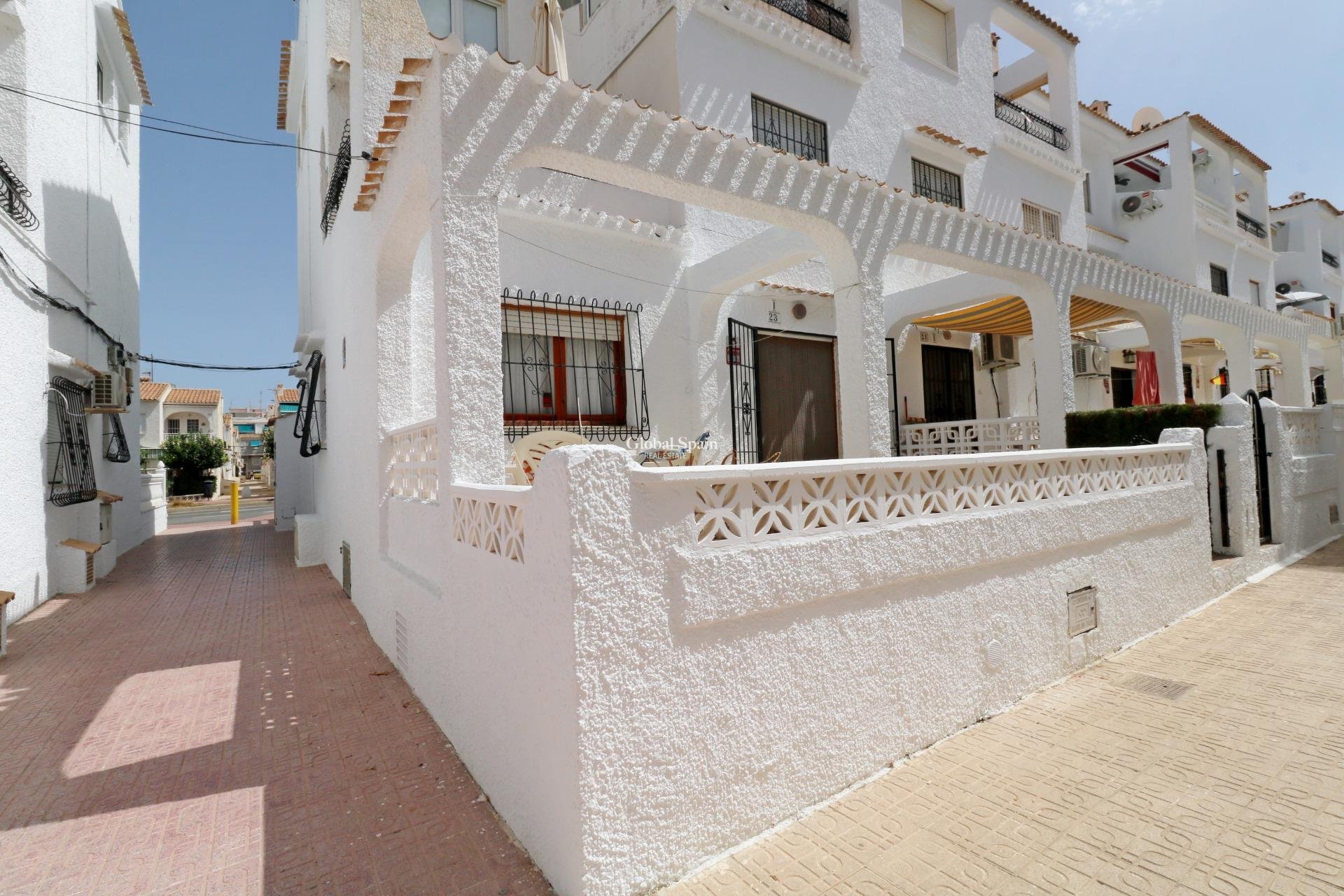 Wederverkoop - APPARTEMENT -
TORREVIEJA - El Acequión - Los Náufragos