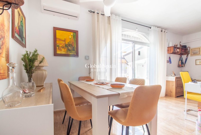 Wederverkoop - APPARTEMENT -
TORREVIEJA - El chaparral