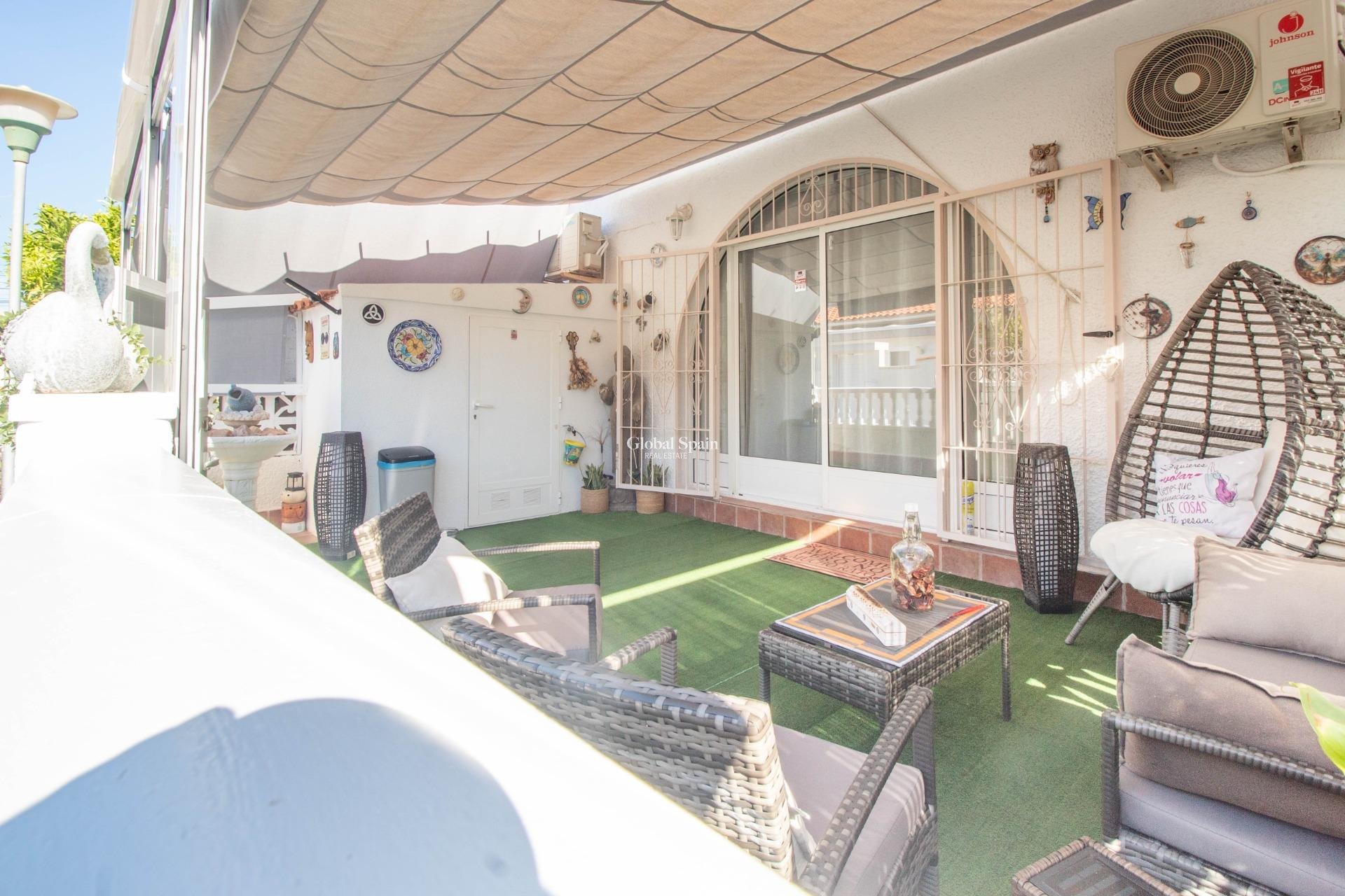 Wederverkoop - APPARTEMENT -
TORREVIEJA - El chaparral