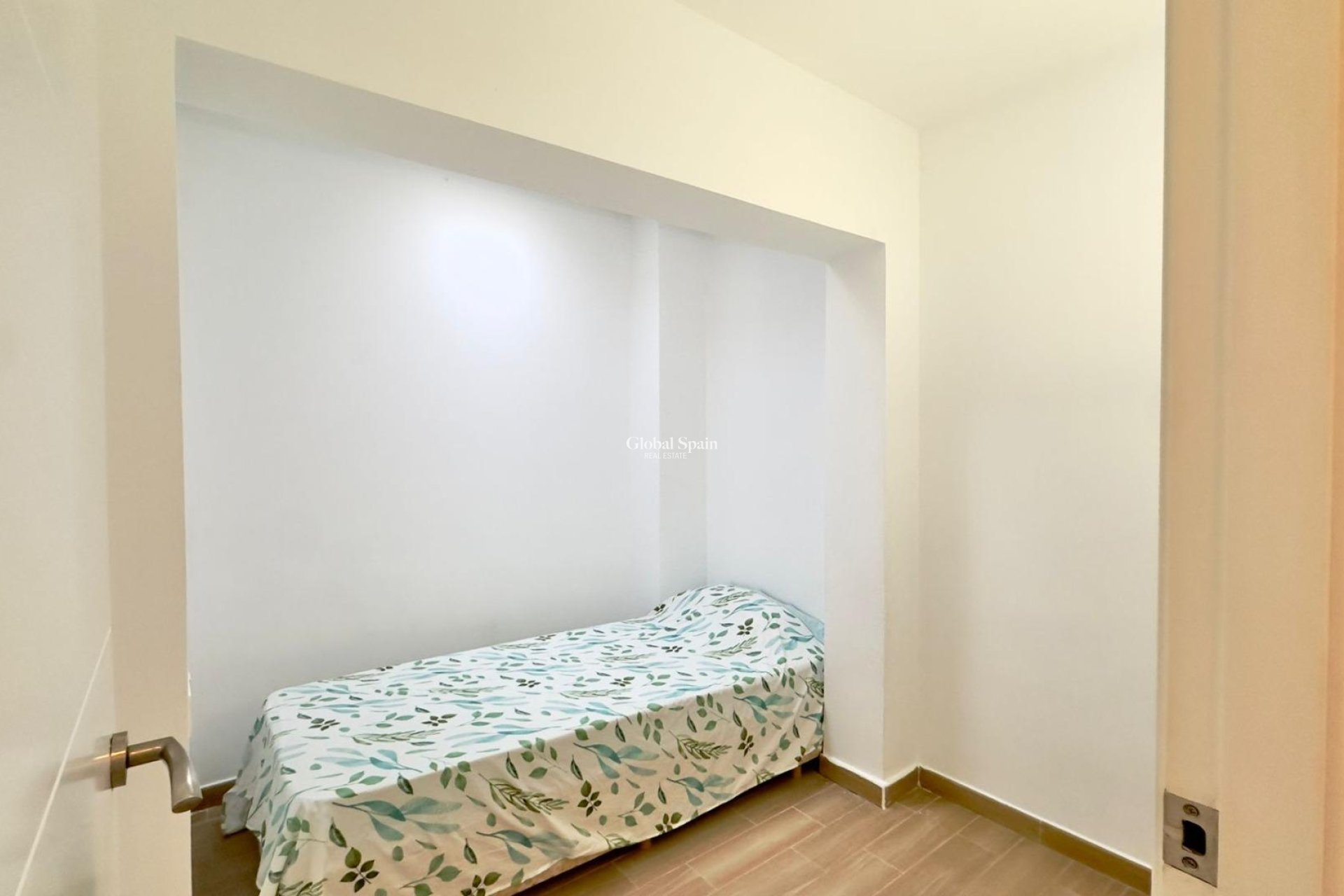 Wederverkoop - APPARTEMENT -
TORREVIEJA - El limonar