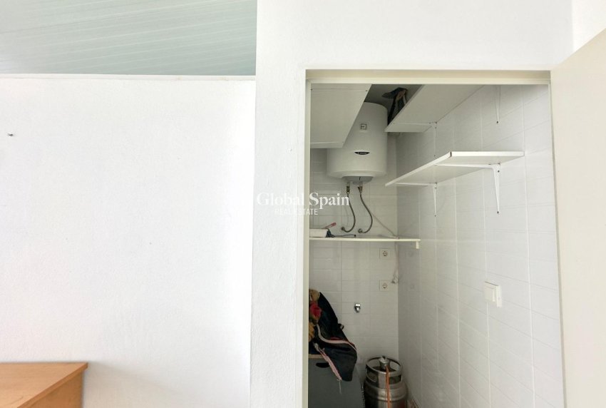 Wederverkoop - APPARTEMENT -
TORREVIEJA - El limonar