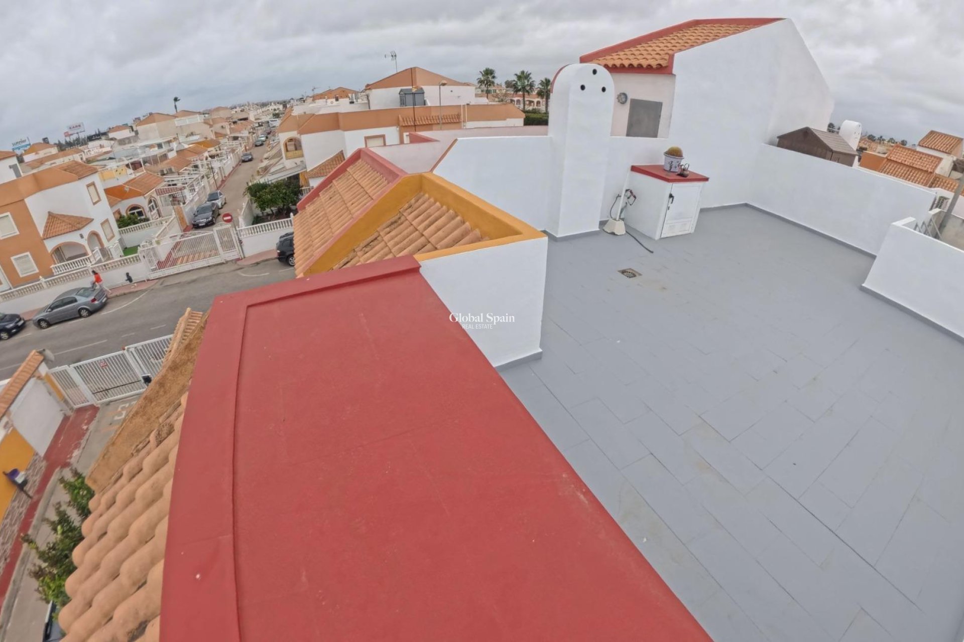 Wederverkoop - APPARTEMENT -
TORREVIEJA - El limonar