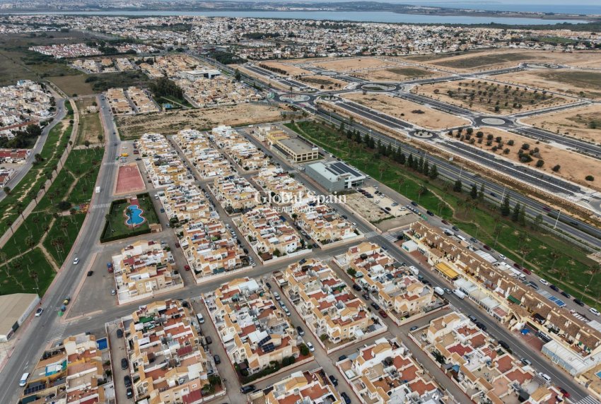 Wederverkoop - APPARTEMENT -
TORREVIEJA - El limonar