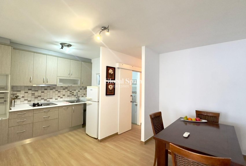 Wederverkoop - APPARTEMENT -
TORREVIEJA - El limonar
