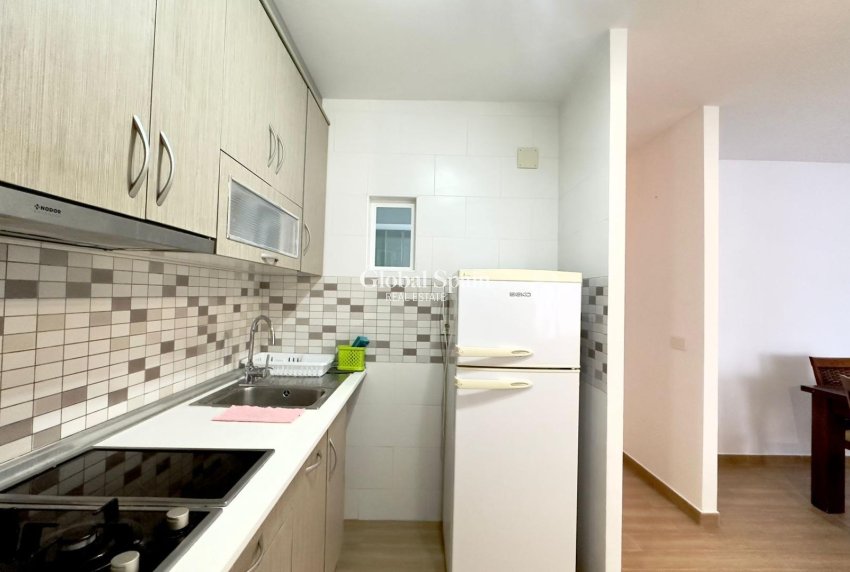 Wederverkoop - APPARTEMENT -
TORREVIEJA - El limonar