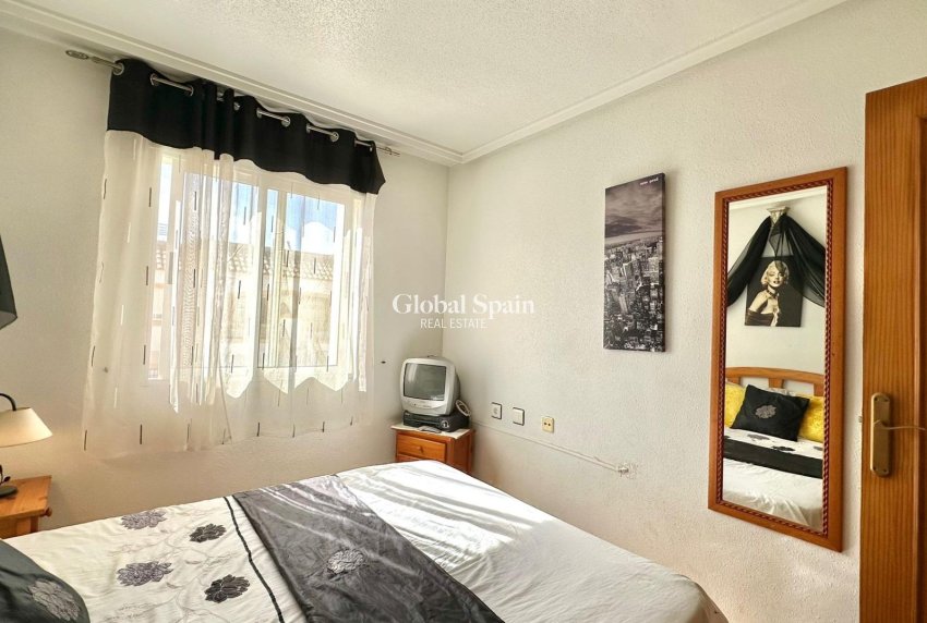 Wederverkoop - APPARTEMENT -
TORREVIEJA - El limonar