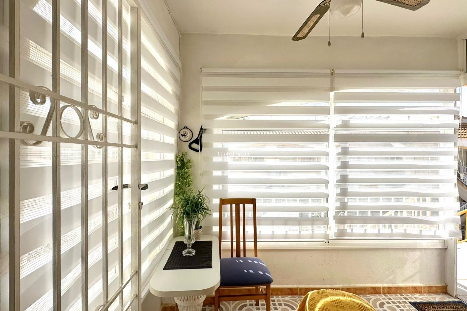 Wederverkoop - APPARTEMENT -
TORREVIEJA - El limonar