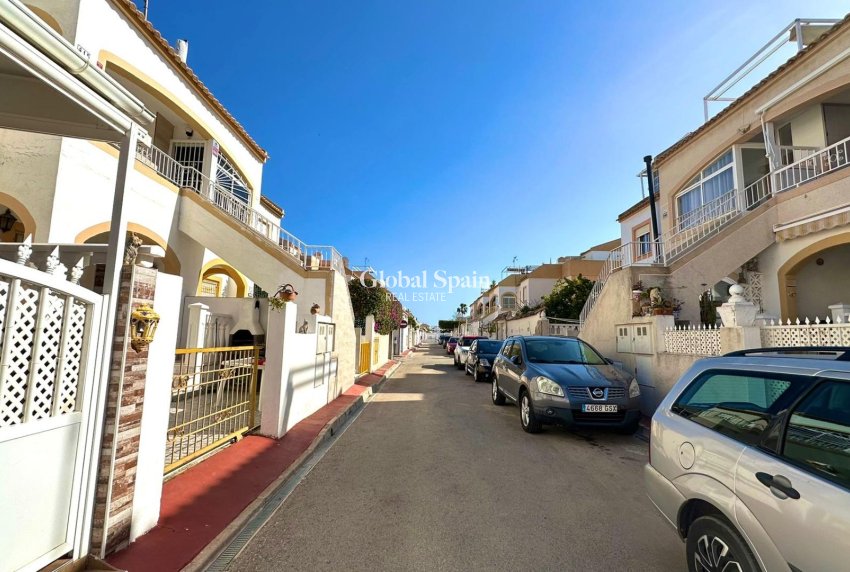 Wederverkoop - APPARTEMENT -
TORREVIEJA - El limonar