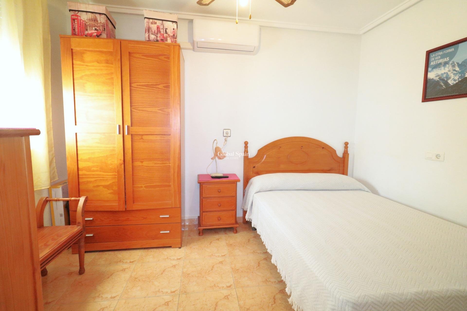 Wederverkoop - APPARTEMENT -
TORREVIEJA - El limonar