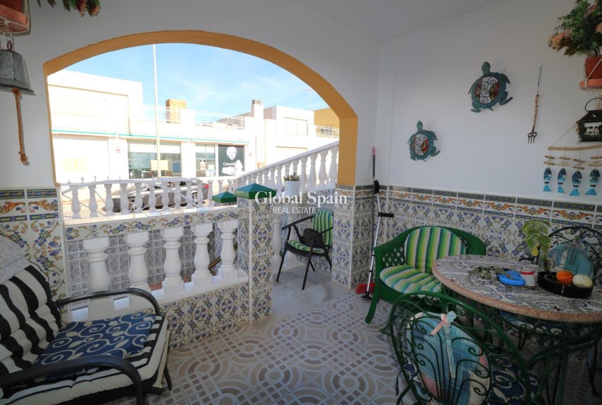 Wederverkoop - APPARTEMENT -
TORREVIEJA - El limonar