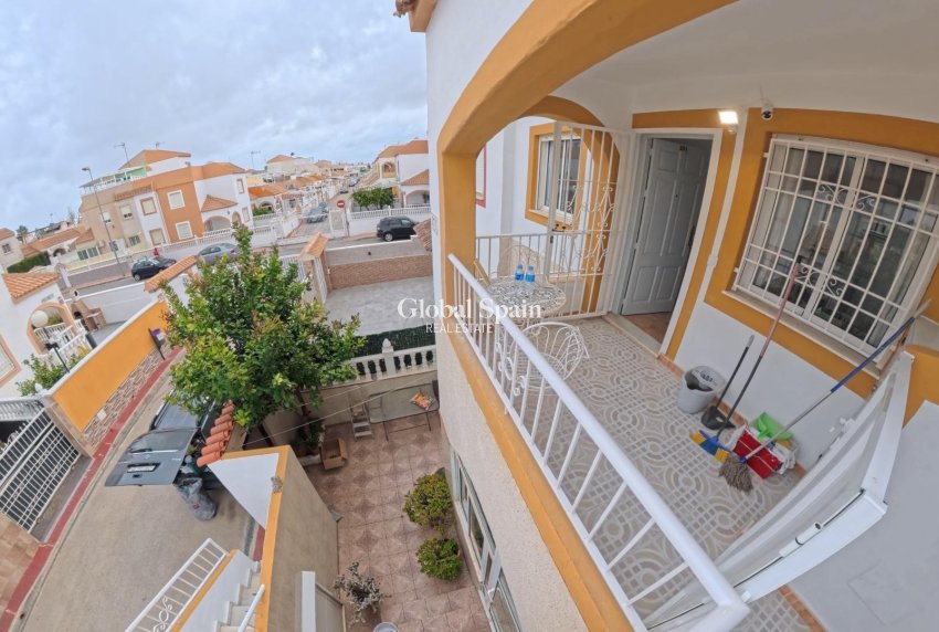Wederverkoop - APPARTEMENT -
TORREVIEJA - El limonar