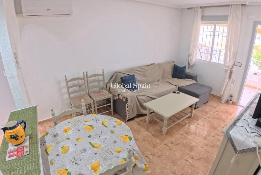 Wederverkoop - APPARTEMENT -
TORREVIEJA - El limonar