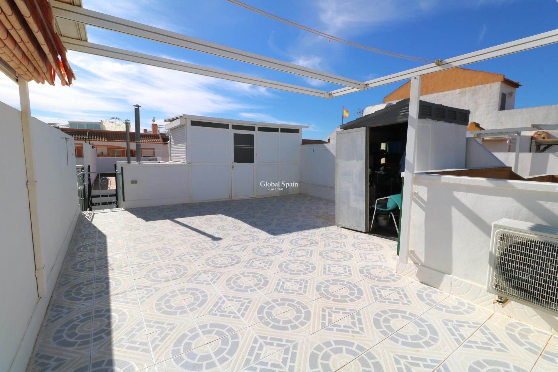 Wederverkoop - APPARTEMENT -
TORREVIEJA - El limonar