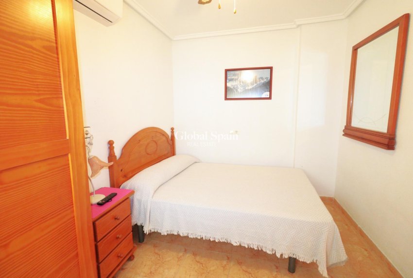Wederverkoop - APPARTEMENT -
TORREVIEJA - El limonar