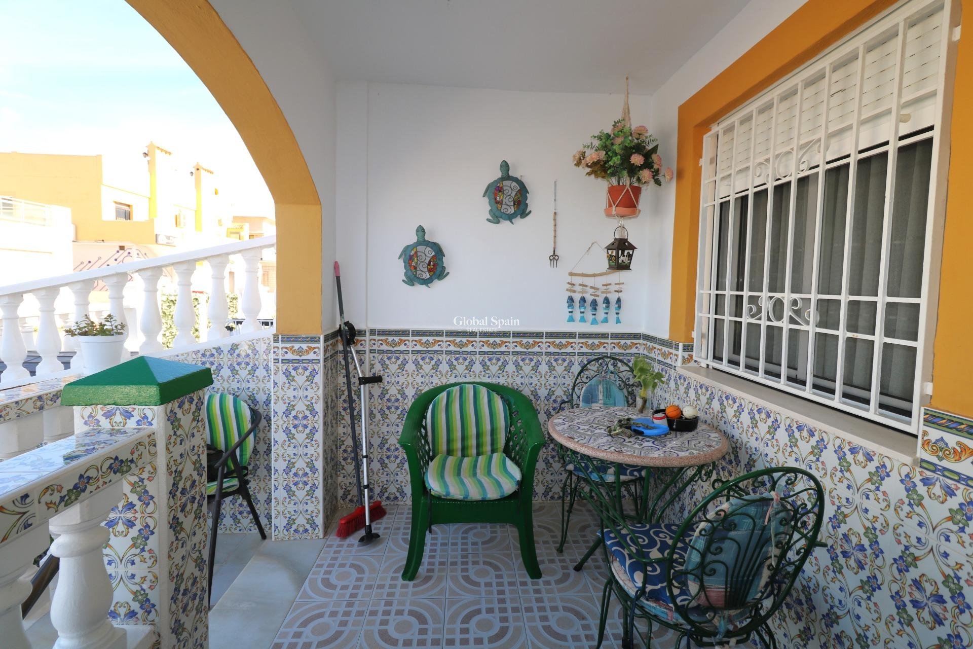 Wederverkoop - APPARTEMENT -
TORREVIEJA - El limonar