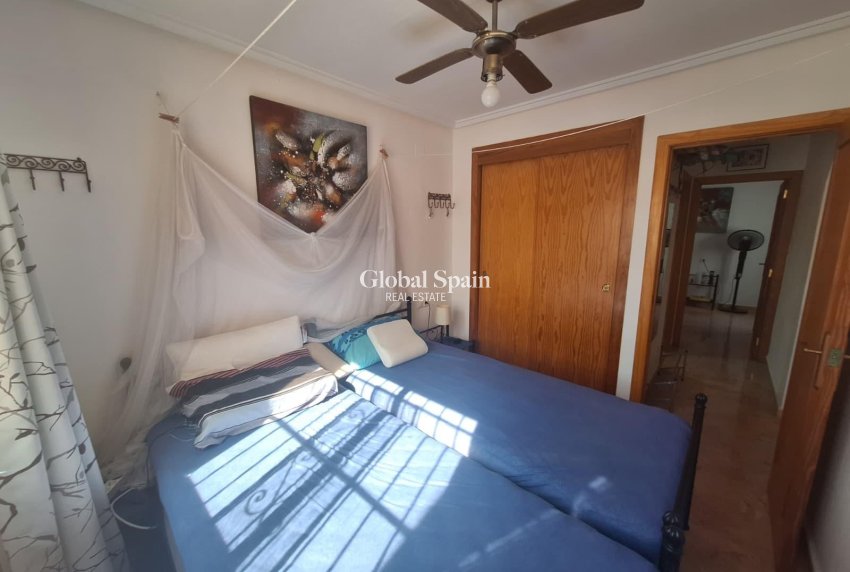 Wederverkoop - APPARTEMENT -
TORREVIEJA - El limonar