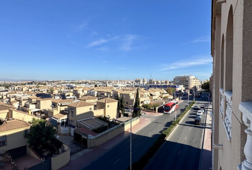 Wederverkoop - APPARTEMENT -
TORREVIEJA - El Molino
