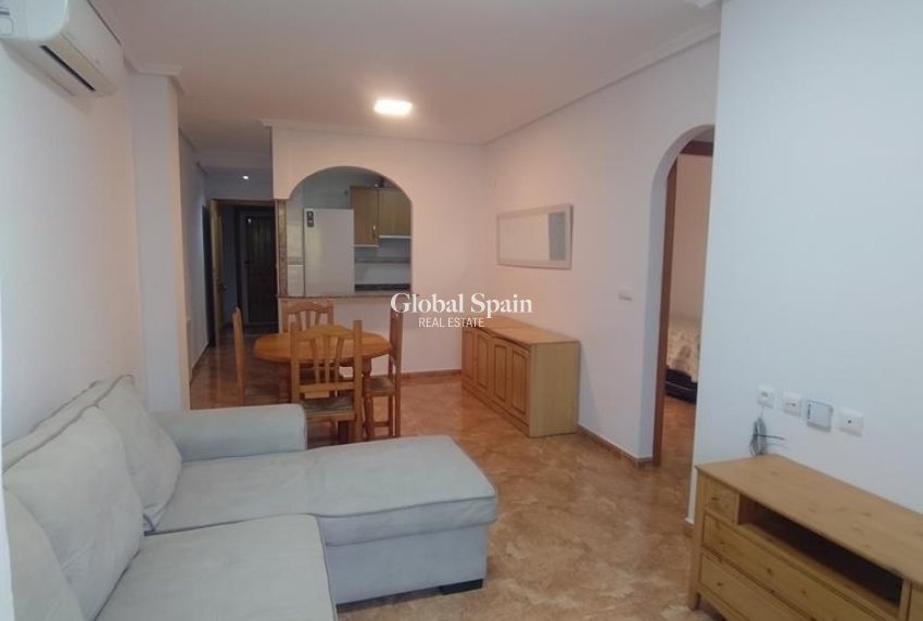Wederverkoop - APPARTEMENT -
TORREVIEJA - El molino