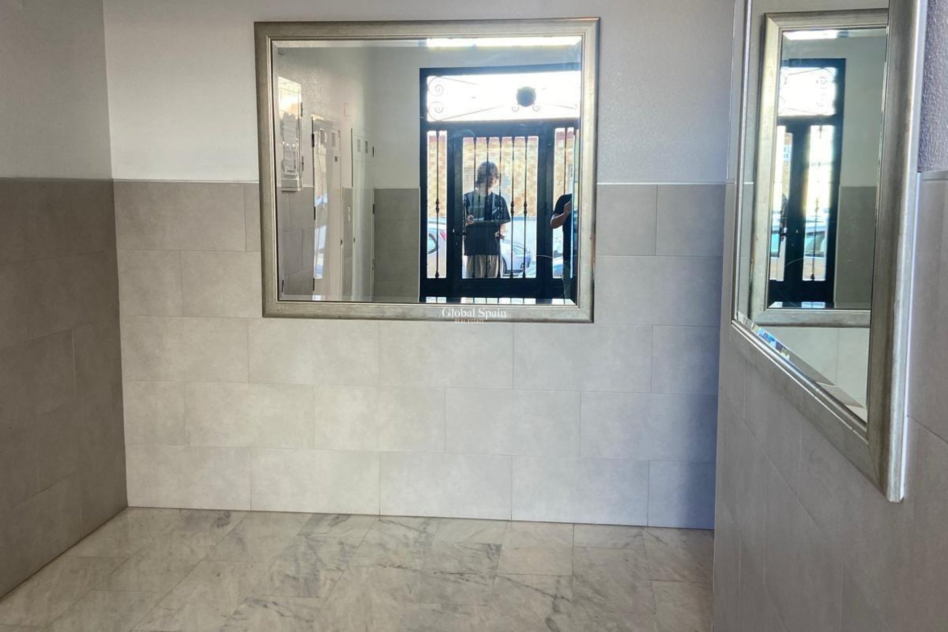 Wederverkoop - APPARTEMENT -
TORREVIEJA - El molino