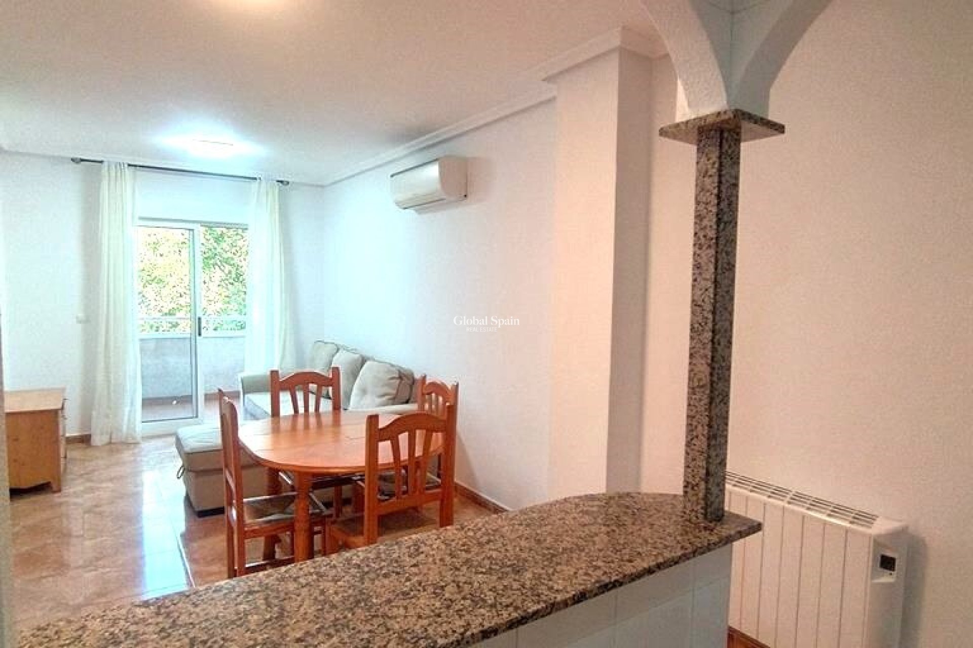 Wederverkoop - APPARTEMENT -
TORREVIEJA - El molino