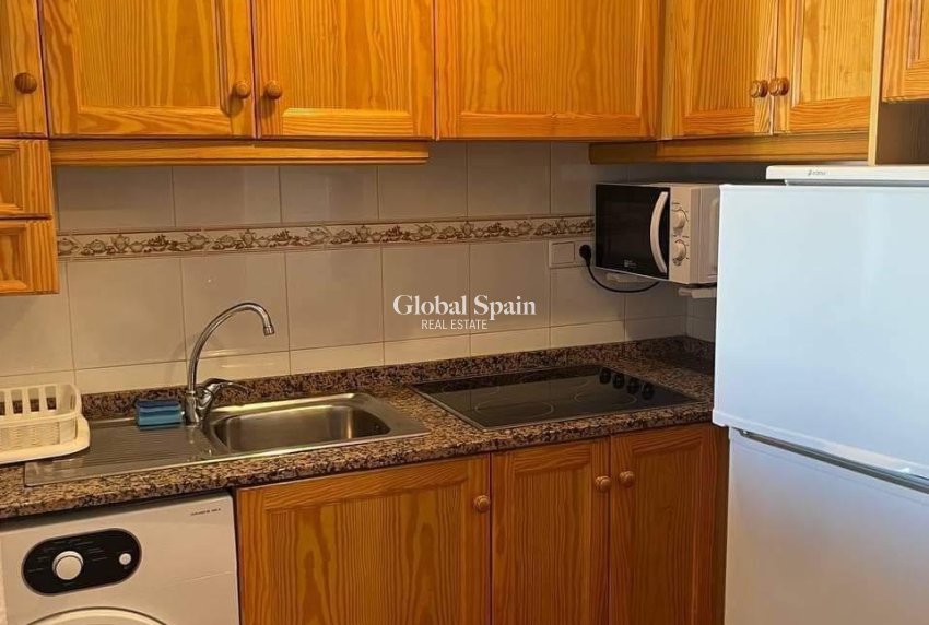 Wederverkoop - APPARTEMENT -
TORREVIEJA - El molino