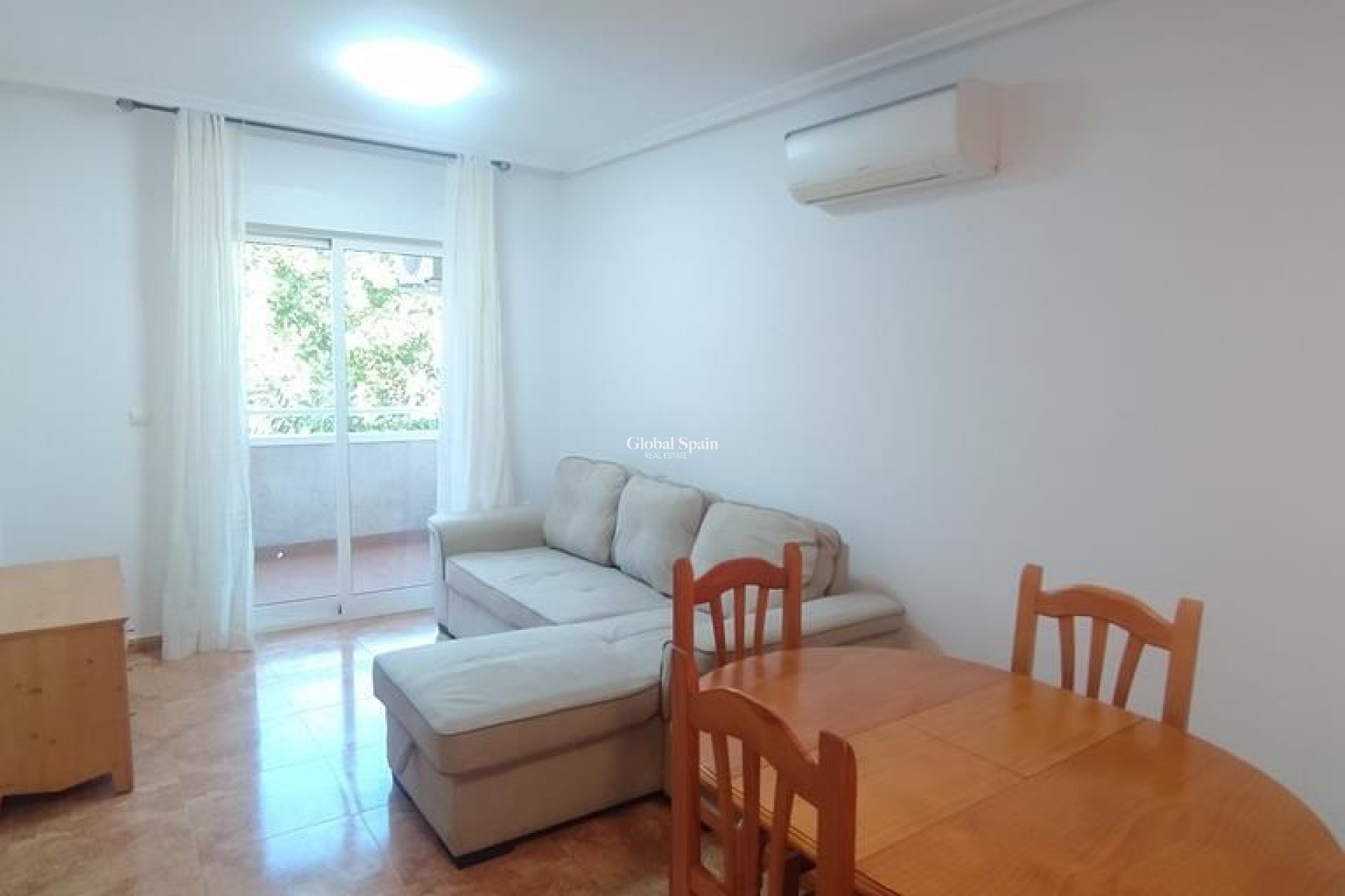 Wederverkoop - APPARTEMENT -
TORREVIEJA - El molino