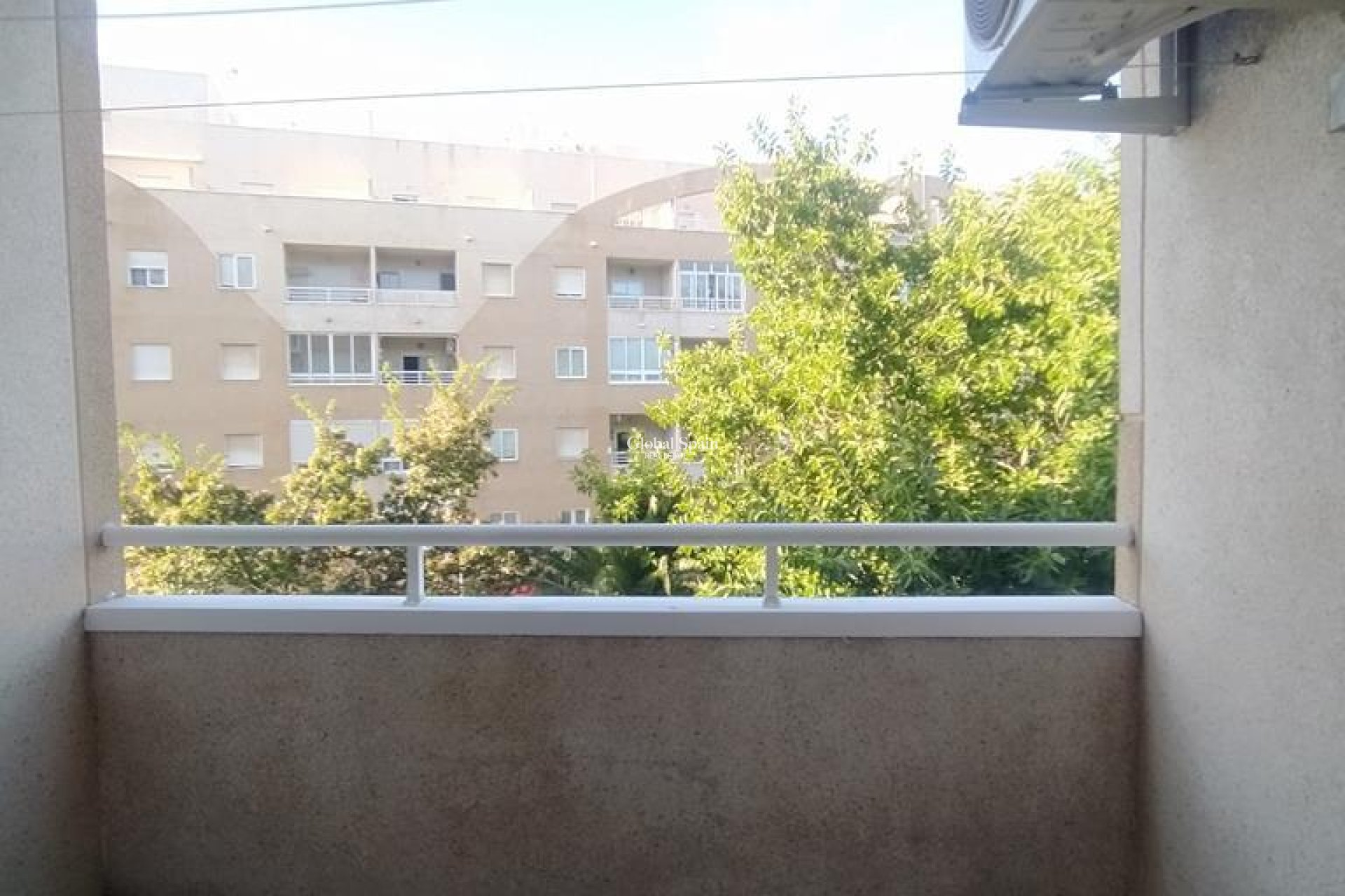 Wederverkoop - APPARTEMENT -
TORREVIEJA - El molino