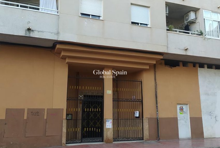 Wederverkoop - APPARTEMENT -
TORREVIEJA - El molino