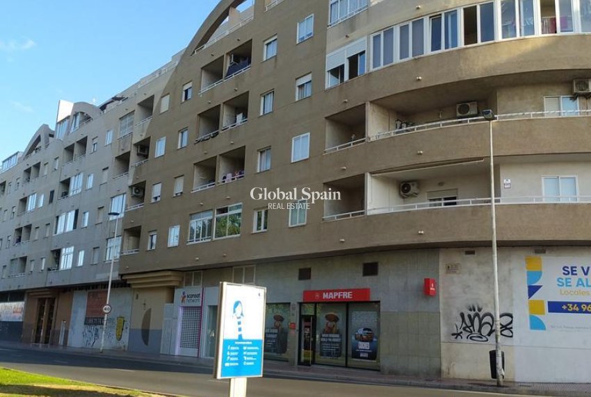 Wederverkoop - APPARTEMENT -
TORREVIEJA - El molino