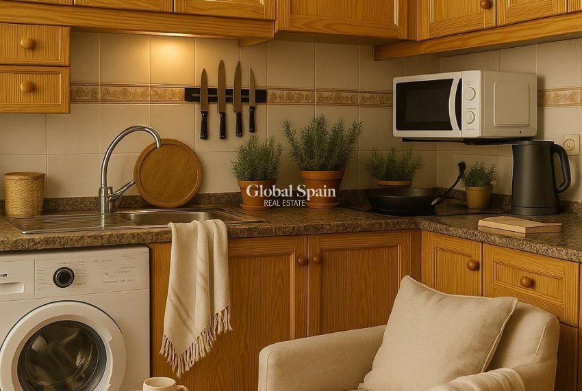 Wederverkoop - APPARTEMENT -
TORREVIEJA - El molino