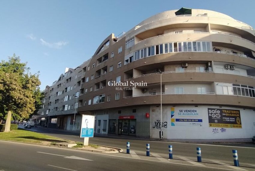 Wederverkoop - APPARTEMENT -
TORREVIEJA - El molino