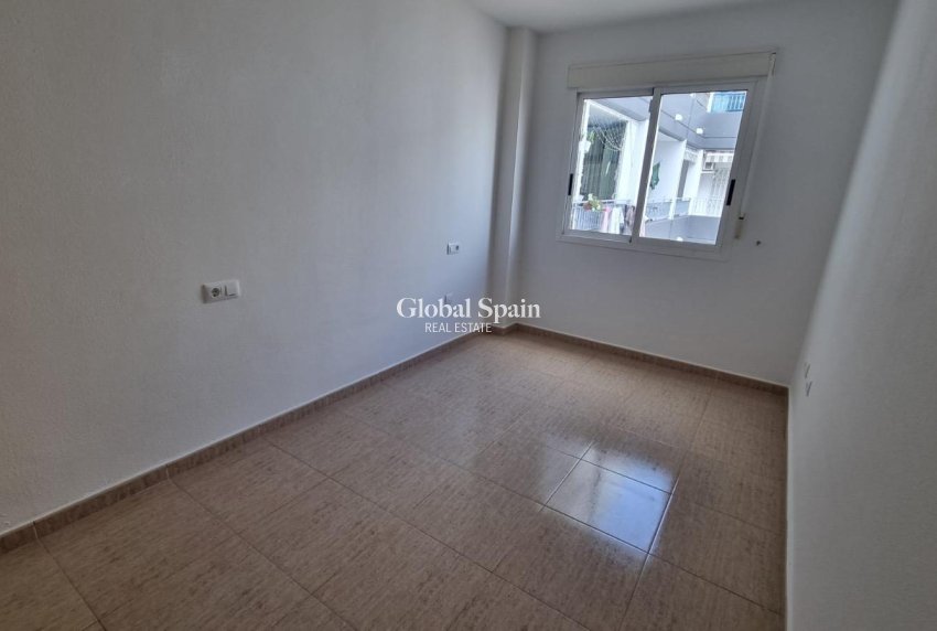 Wederverkoop - APPARTEMENT -
TORREVIEJA - El molino