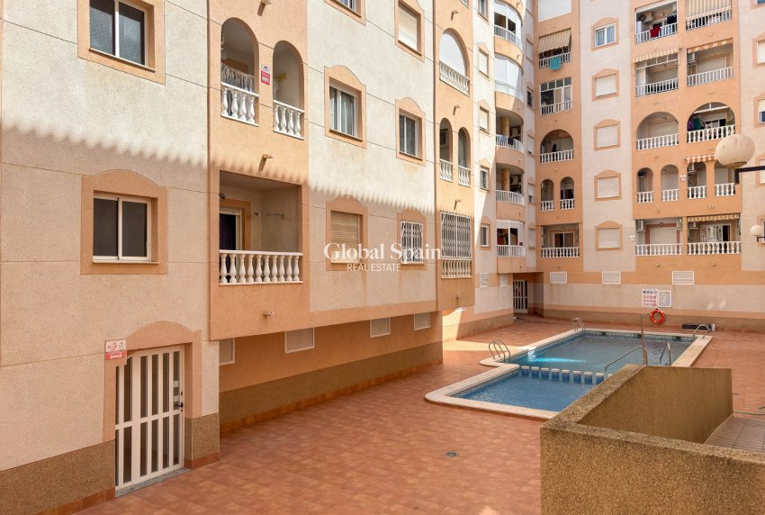 Wederverkoop - APPARTEMENT -
TORREVIEJA - El molino