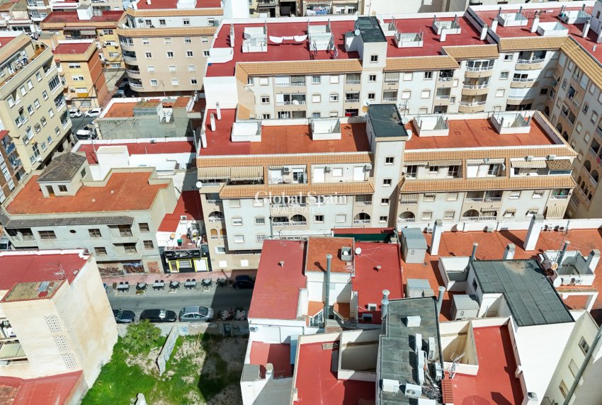 Wederverkoop - APPARTEMENT -
TORREVIEJA - El molino