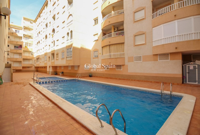 Wederverkoop - APPARTEMENT -
TORREVIEJA - El molino