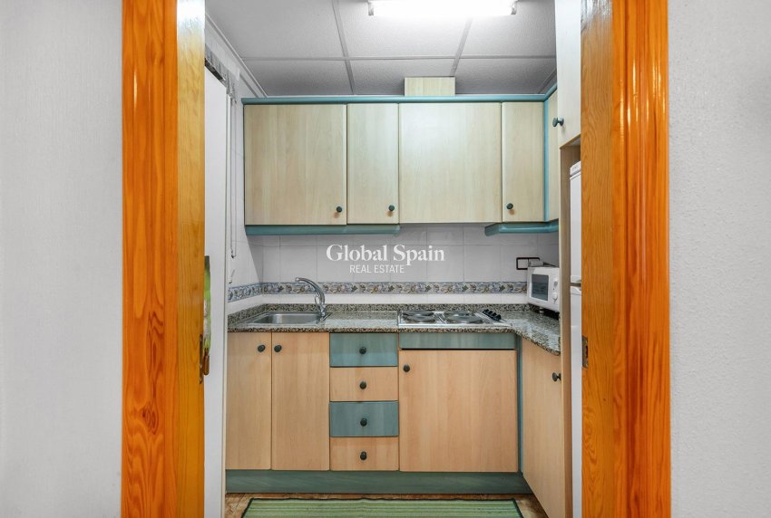 Wederverkoop - Appartement -
TORREVIEJA - Estacion de autobuses