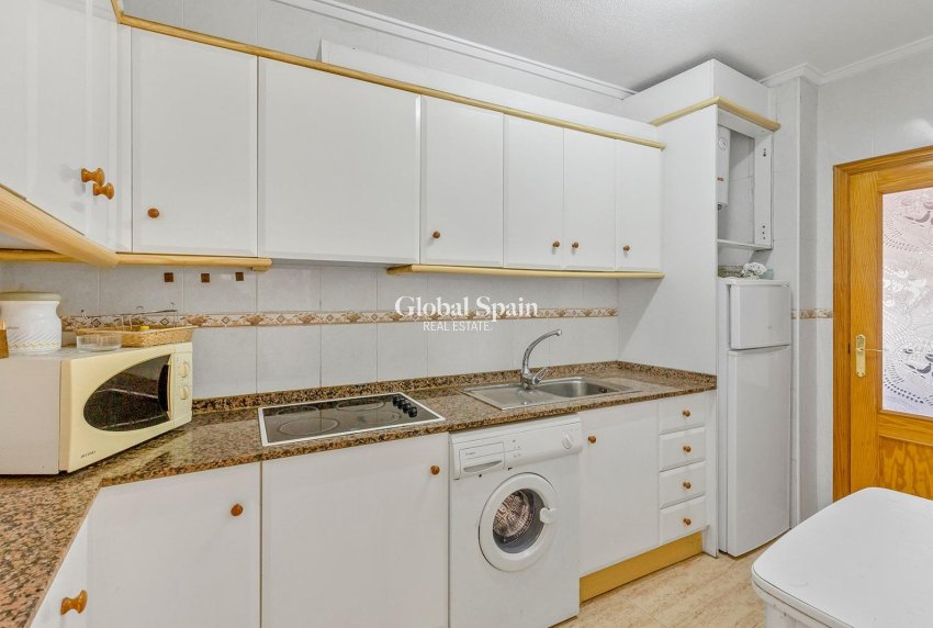 Wederverkoop - Appartement -
TORREVIEJA - Estacion de autobuses